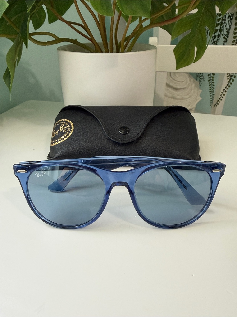 Ray-Ban Men’s/Women’s Blue Transparent Frame Sunglasses